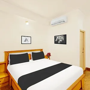 Super Townhouse Centre Formerly Mahendra Hotel